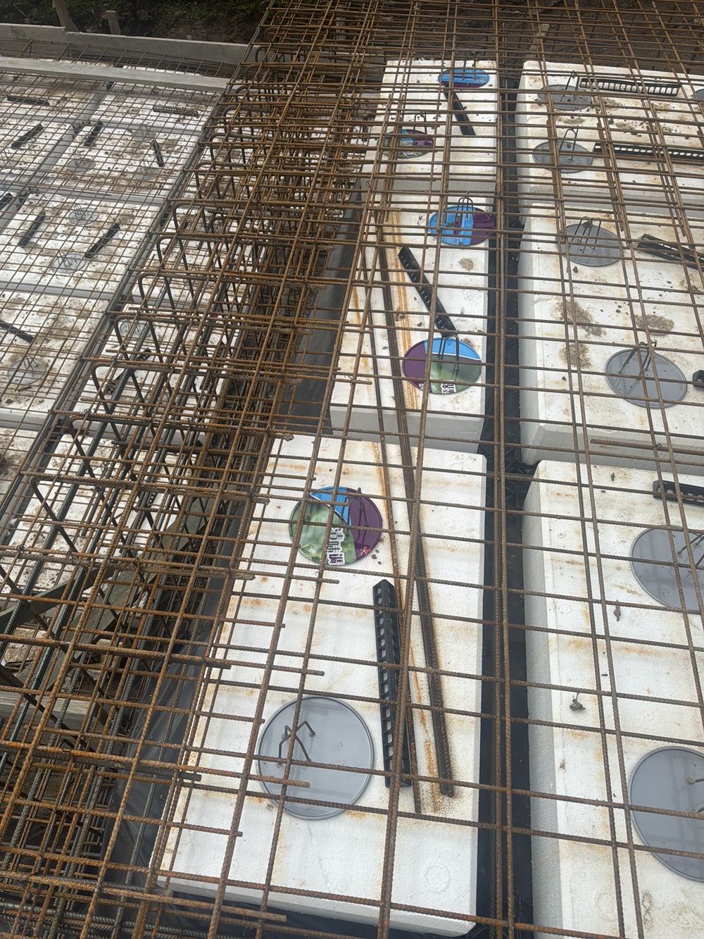 Re-entrant corner bars missing where the slab changes direction, found during a slab pre-pour inspection in Pennant Hills