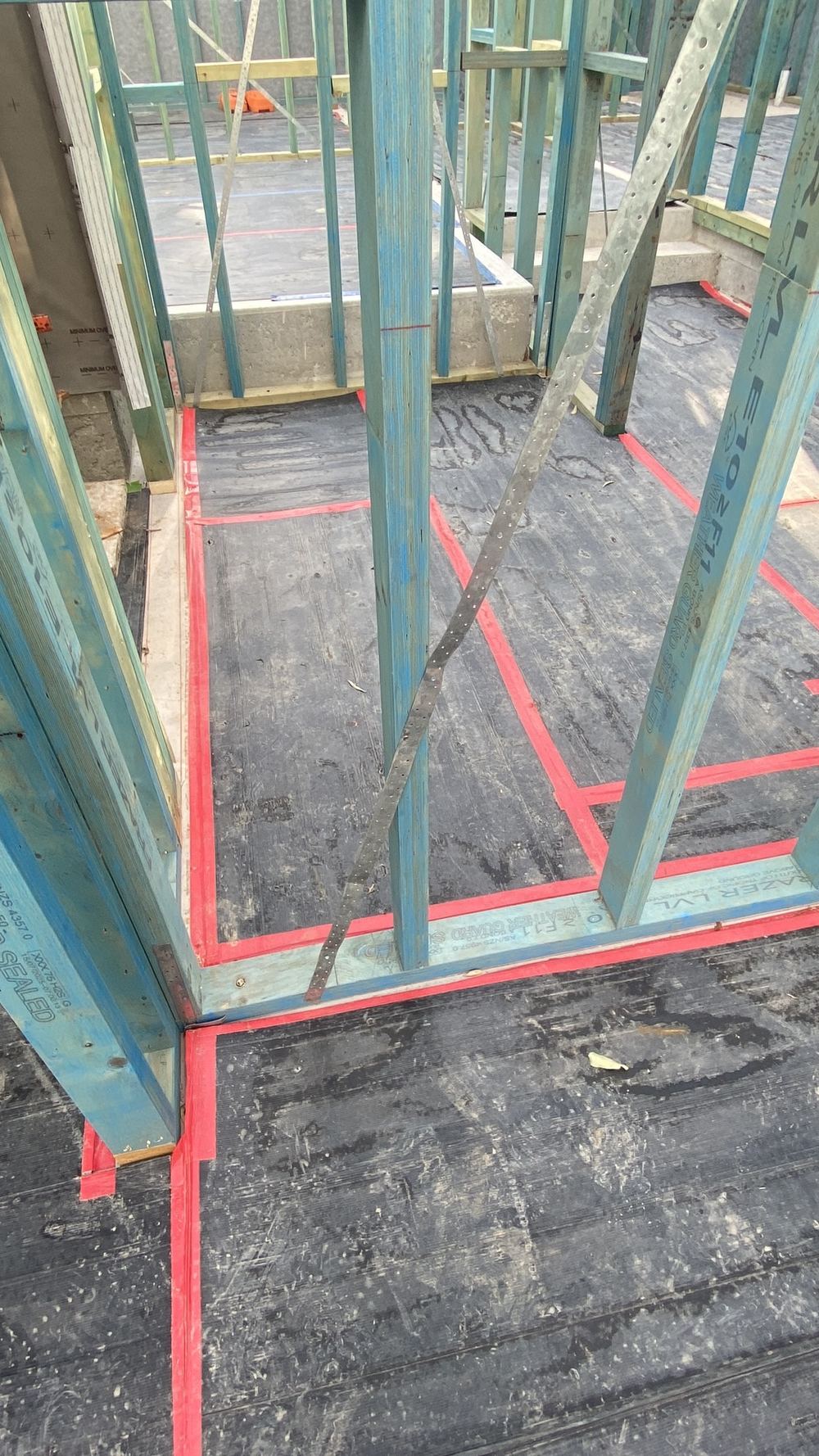 Metal strap bracing left slack instead of tensioned, found during a frame inspection in Castle Hill